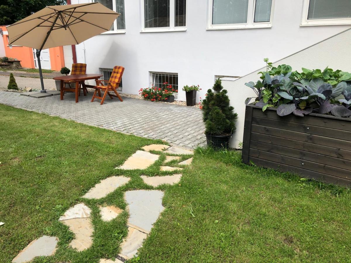 Dnm Inn Korycany エクステリア 写真