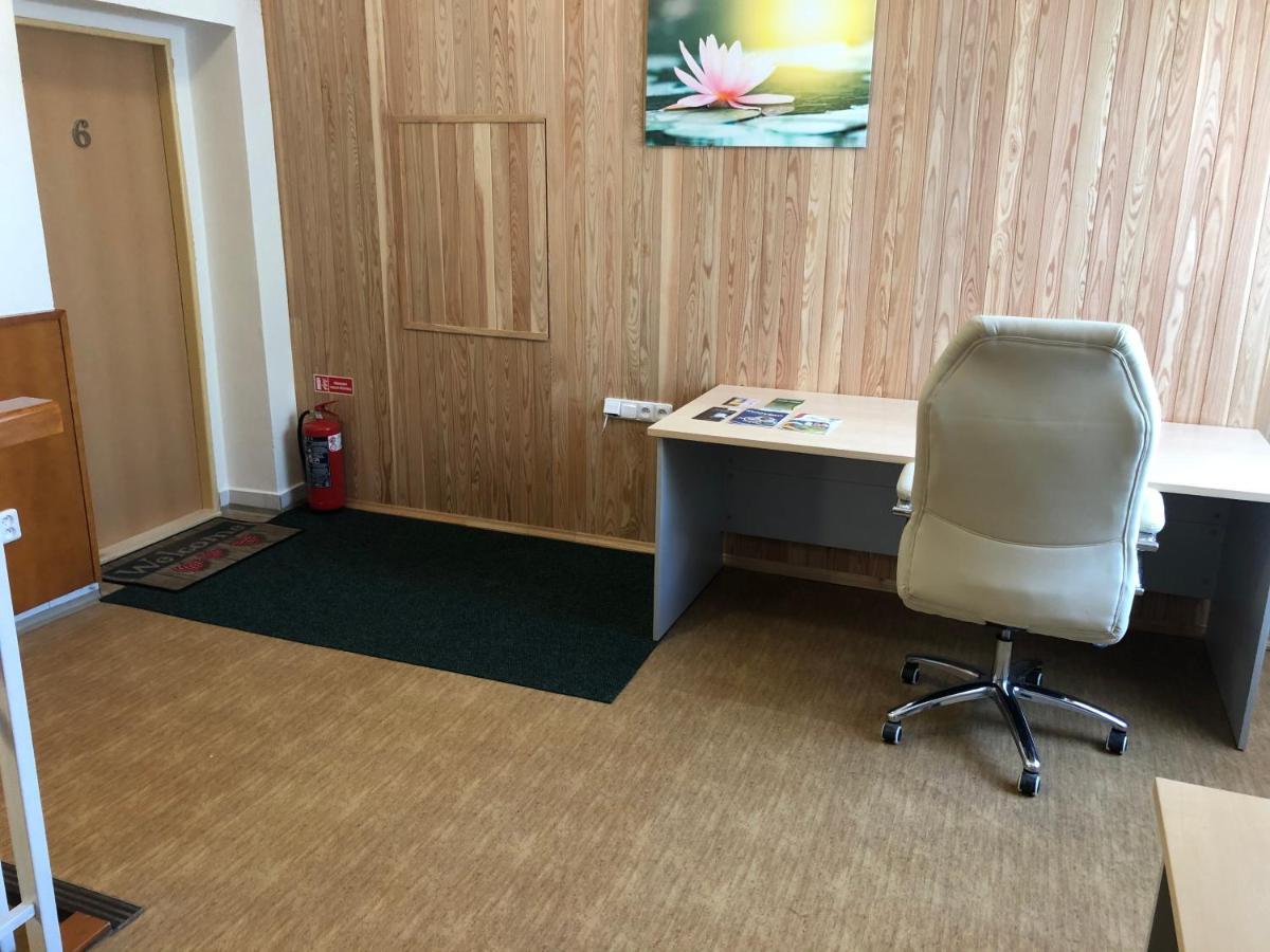 Dnm Inn Korycany エクステリア 写真