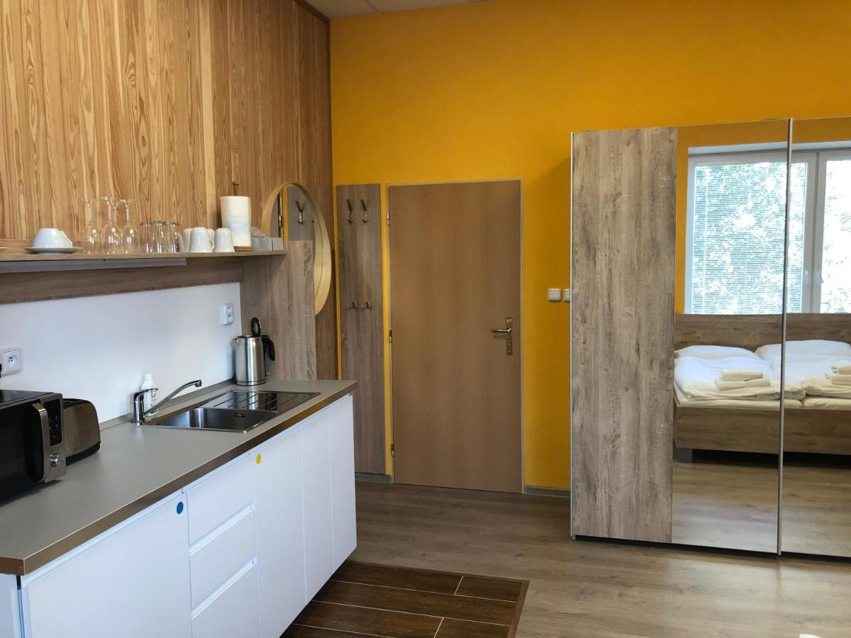 Dnm Inn Korycany エクステリア 写真