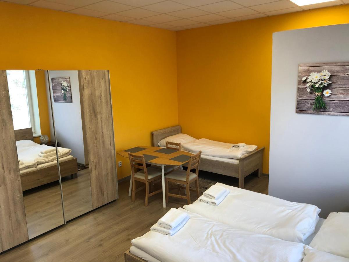 Dnm Inn Korycany エクステリア 写真