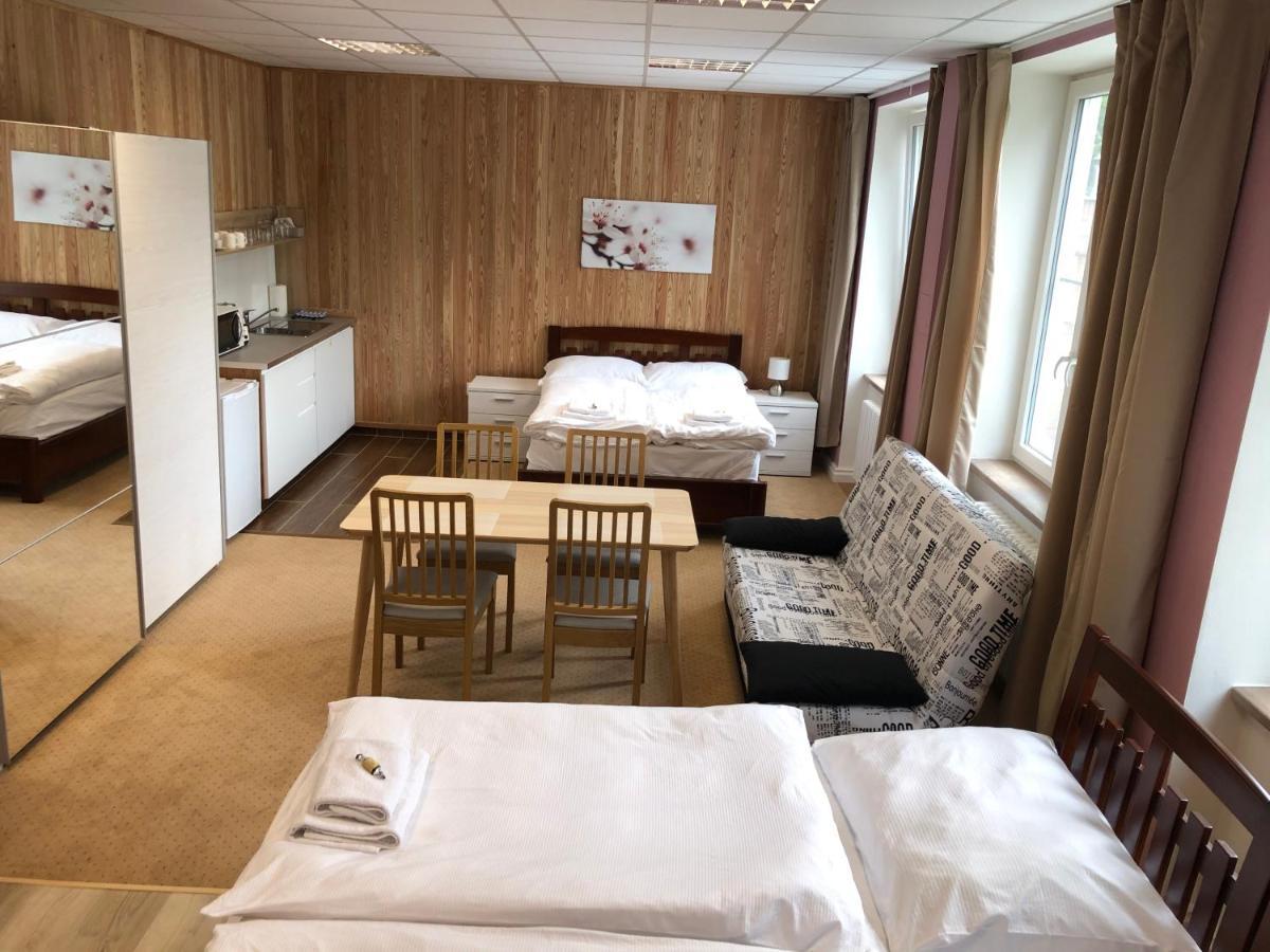 Dnm Inn Korycany エクステリア 写真