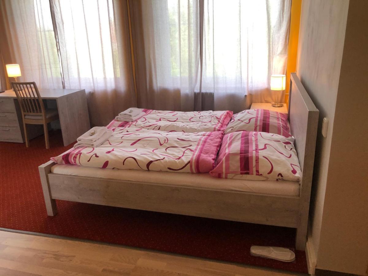 Dnm Inn Korycany エクステリア 写真