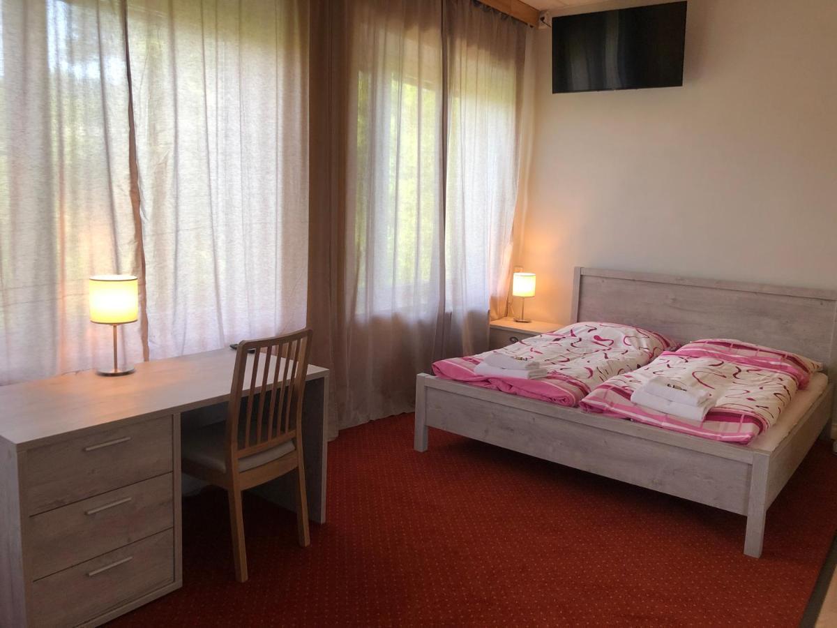 Dnm Inn Korycany エクステリア 写真