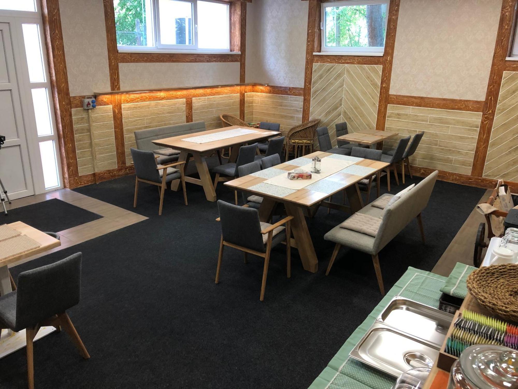 Dnm Inn Korycany エクステリア 写真
