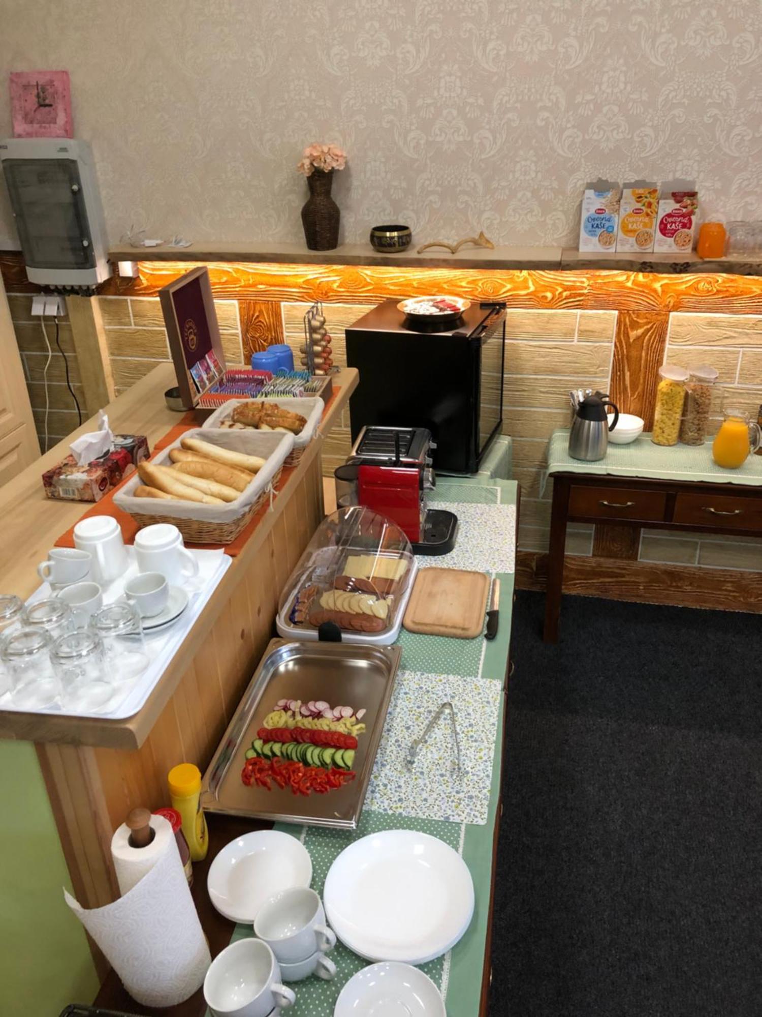 Dnm Inn Korycany エクステリア 写真