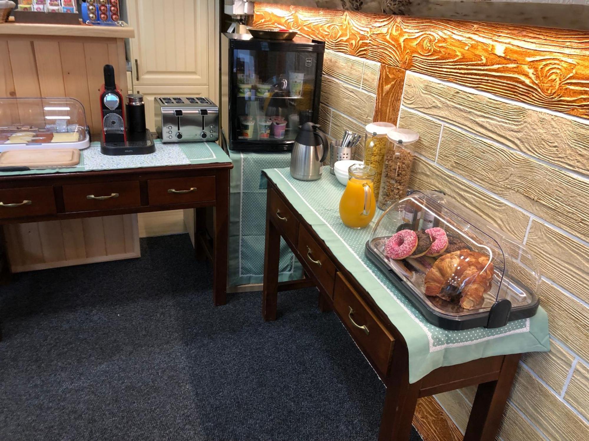 Dnm Inn Korycany エクステリア 写真