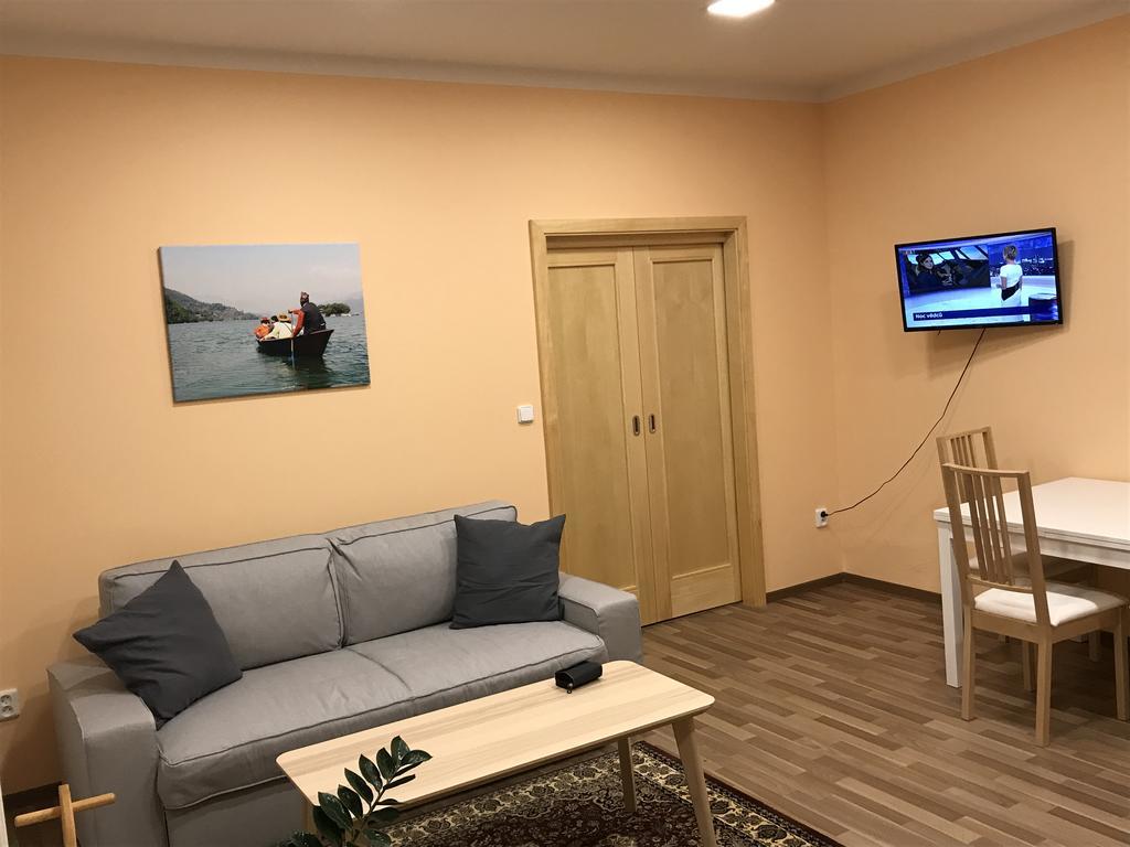 Dnm Inn Korycany エクステリア 写真