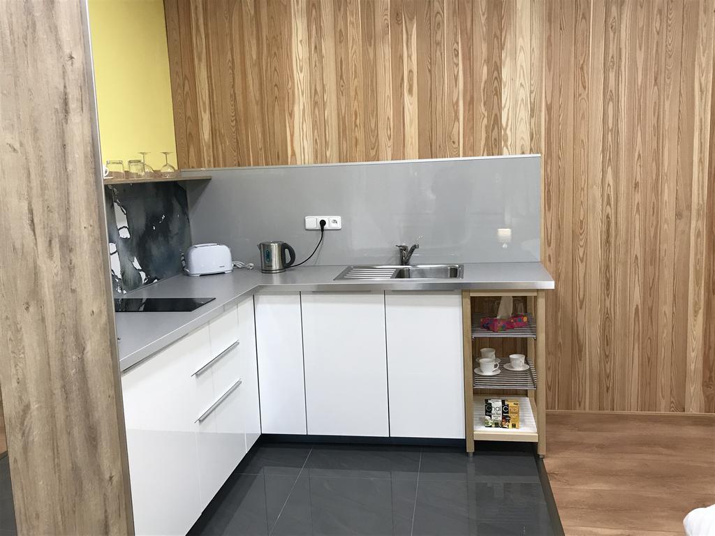 Dnm Inn Korycany エクステリア 写真