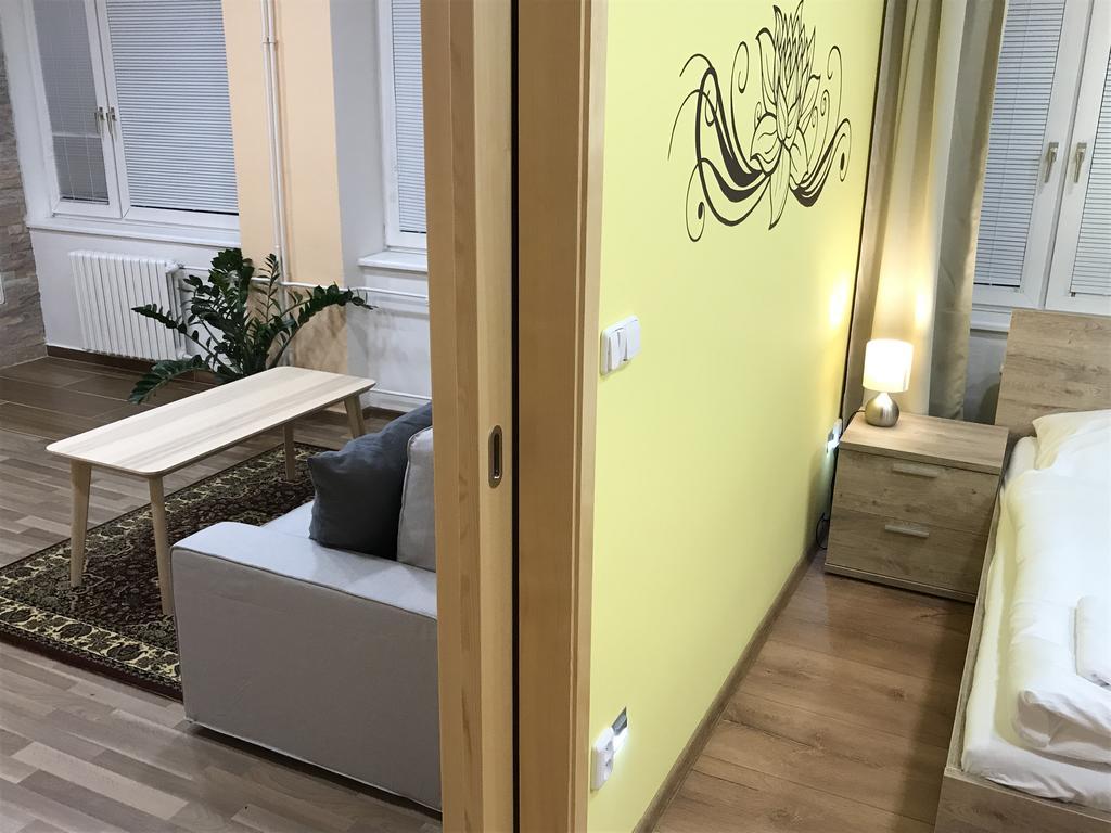 Dnm Inn Korycany エクステリア 写真
