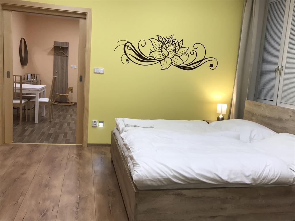 Dnm Inn Korycany エクステリア 写真